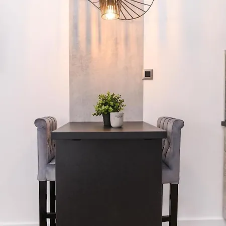 Zat Apartment *